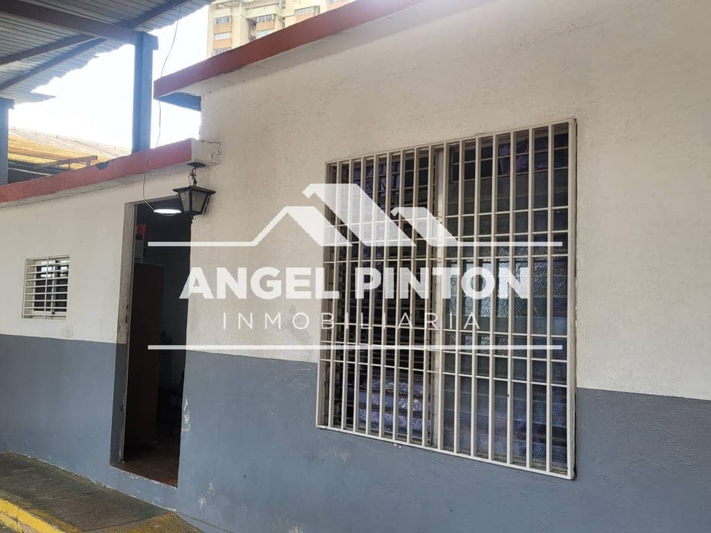 Foto 2 de Local comercial en Avenida Cecilio Acosta, Maracaibo