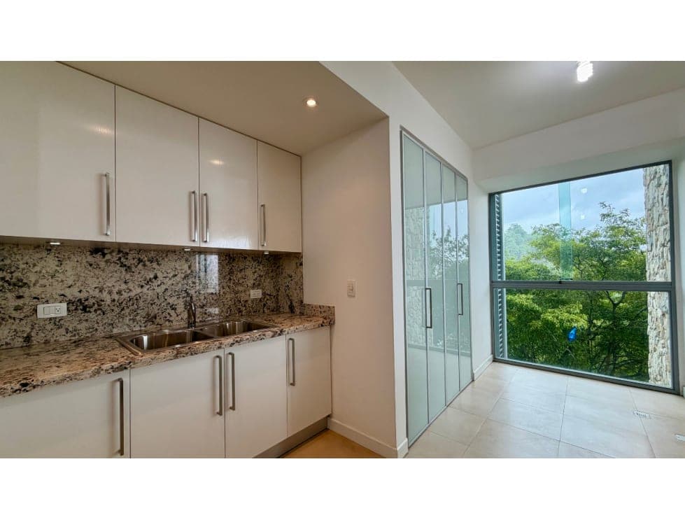 Foto 5 de Apartamento en Las Mercedes, Caracas
