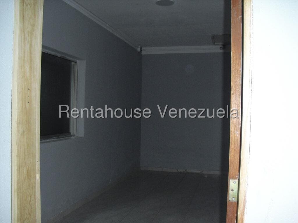 Foto 5 de Local comercial en La Trinidad, Caracas