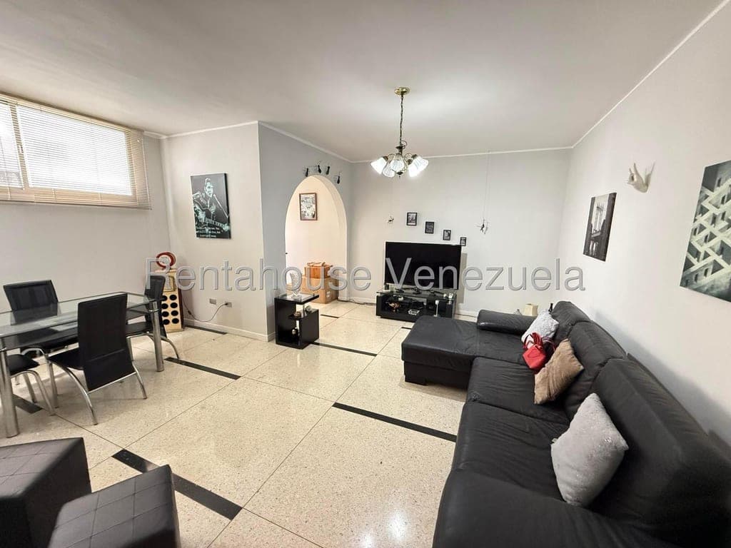 Foto 2 de Apartamento en Los Palos Grandes, Caracas