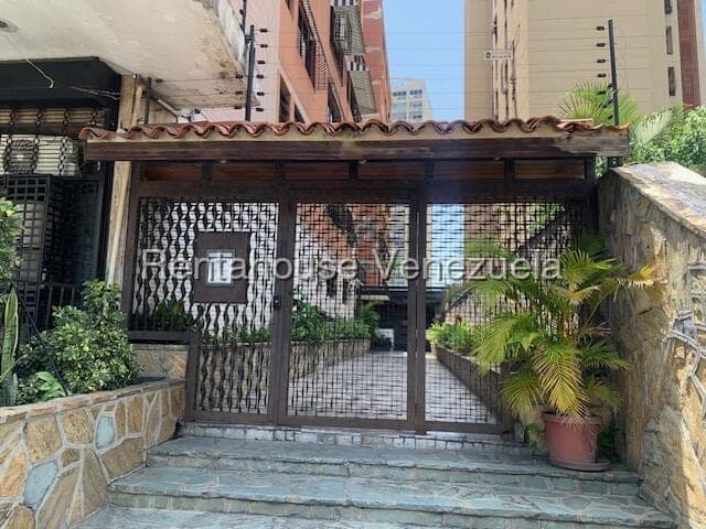 Foto 2 de Apartamento en Los Palos Grandes, Caracas
