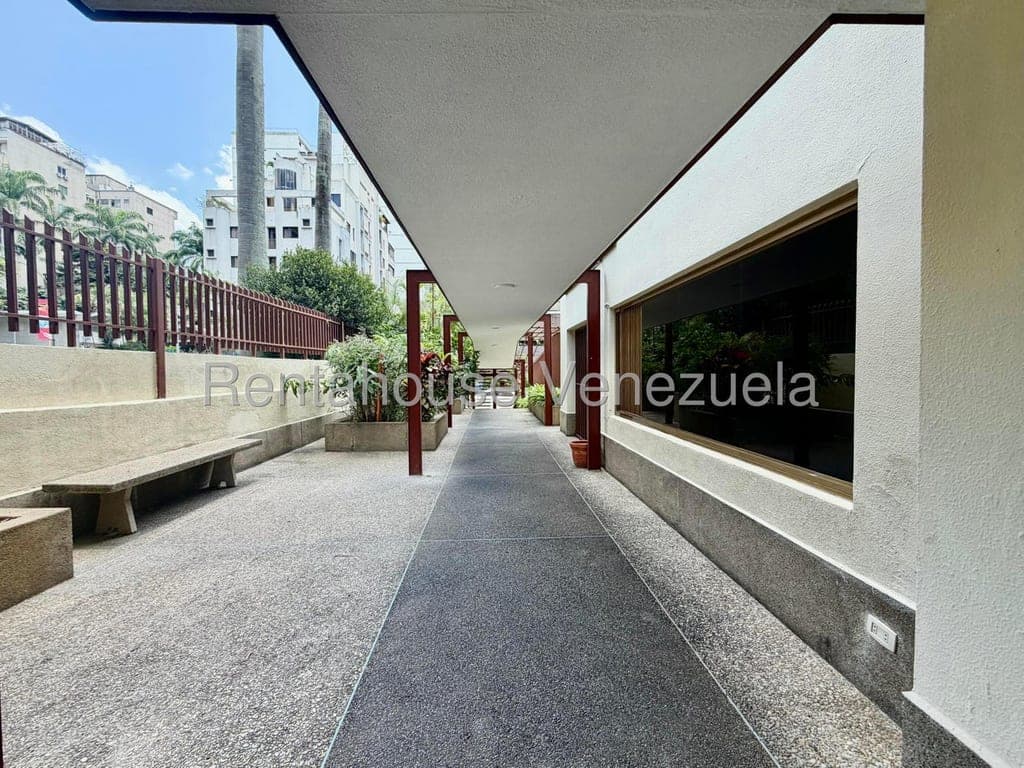 Foto 2 de Apartamento en Los Palos Grandes, Caracas
